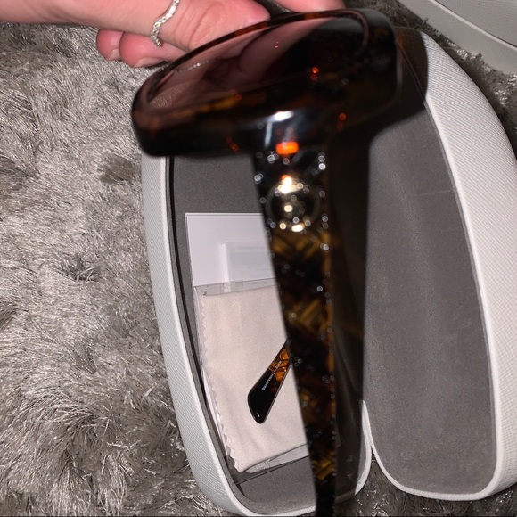 Brand new sunglasses Micheal Kors - Picture 4 of 4